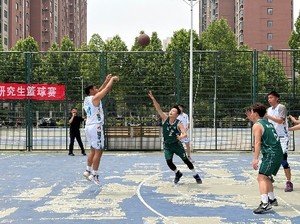 相关阅读中场特设女生“定点投篮”趣味